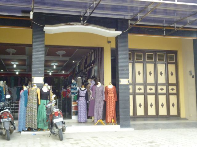 Putri Busana Toko