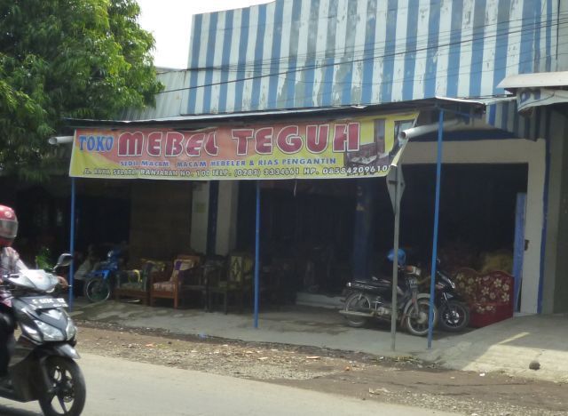 Toko meubel Teguh