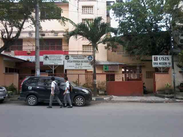 SMA Negeri 18