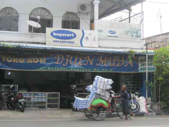 Toko Roti Djoen Muda