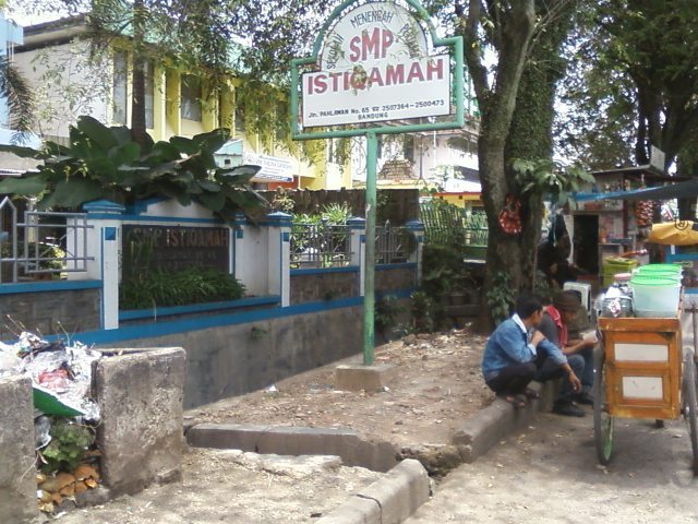 Sekolah Menengah Pertama (SMP) Istiqamah
