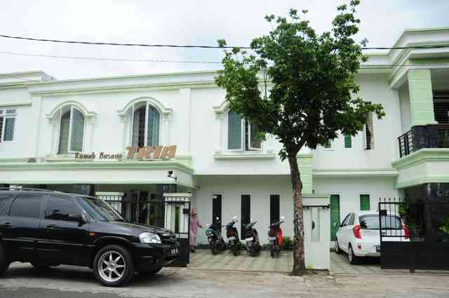 Rumah Busana Tria