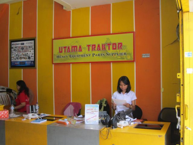 Utama Traktor