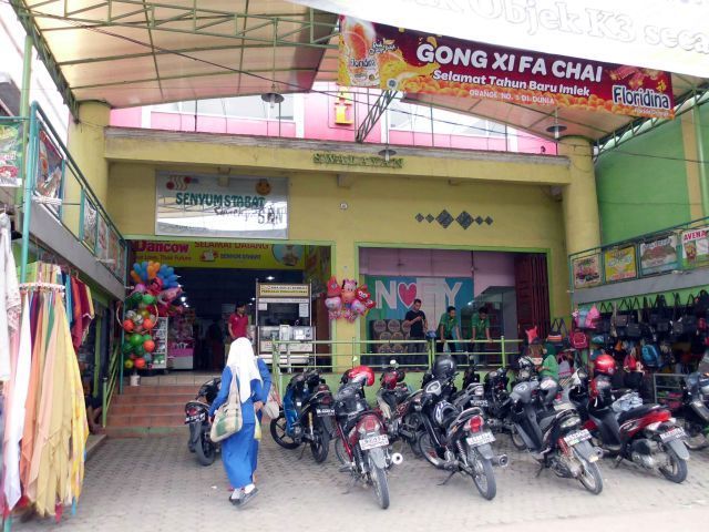 Senyum Stabat Swalayan