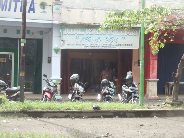 Kain Kiloan Mbak Tri