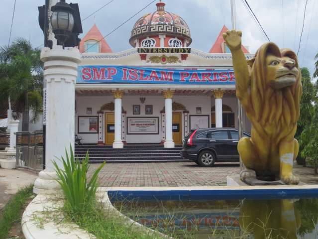 Sekolah Menengah Pertama (SMP) Islam Pariskian