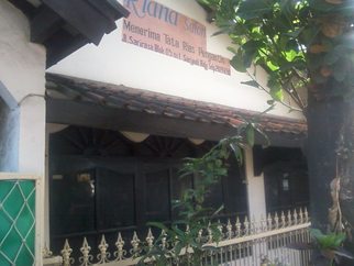 Riana Salon