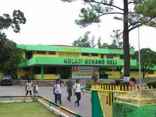 Kolam Renang Deli