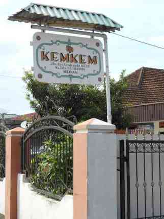 Kem-Kem Dukun Patah
