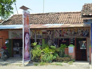 Afi Salon