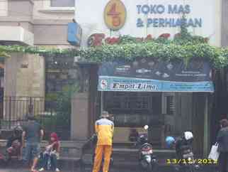 Empat Lima Toko