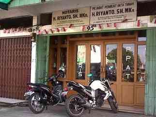 Notaris H. Riyanto, SH, Mkn
