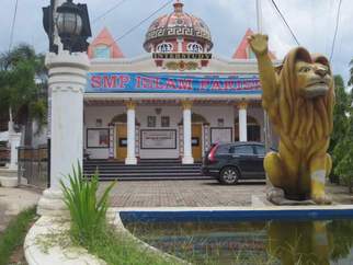 Sekolah Menengah Pertama (SMP) Islam Pariskian
