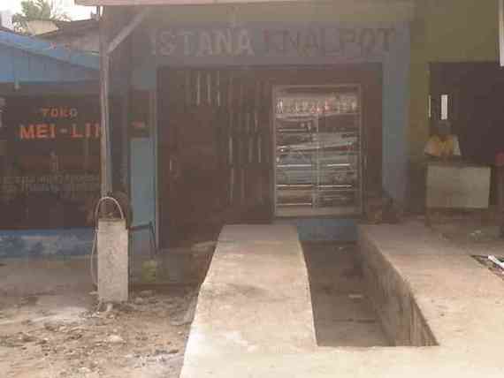 Istana Knalpot