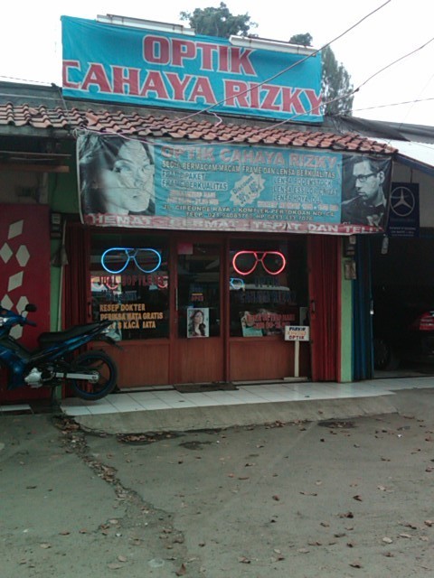Optik Cahaya Rizki
