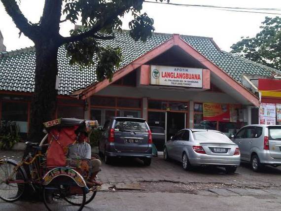 Langlang Buana Apotik