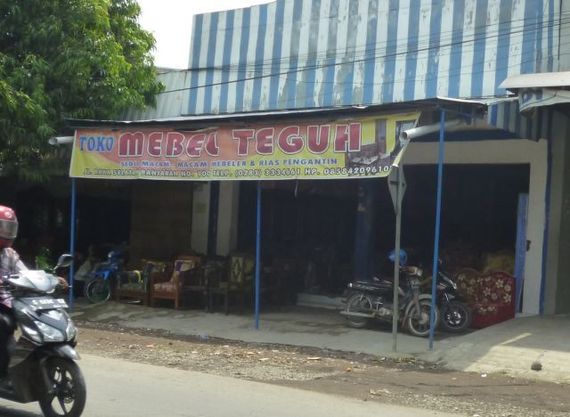 Toko meubel Teguh
