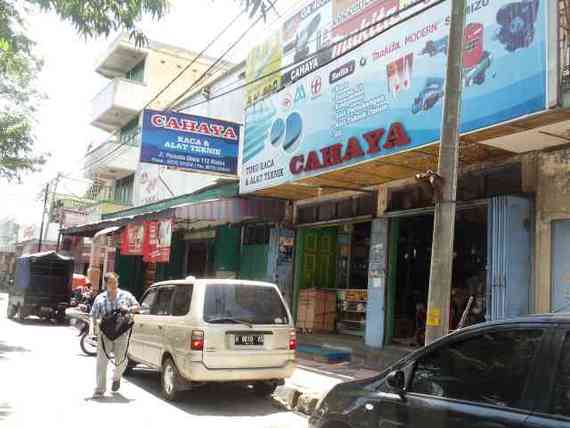Kaca Cahaya Toko