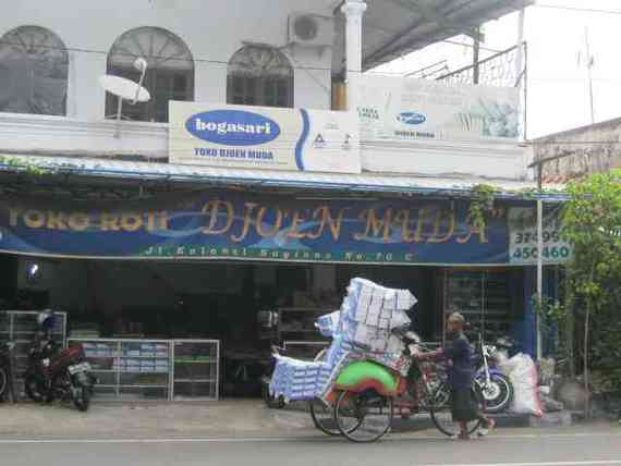 Toko Roti Djoen Muda