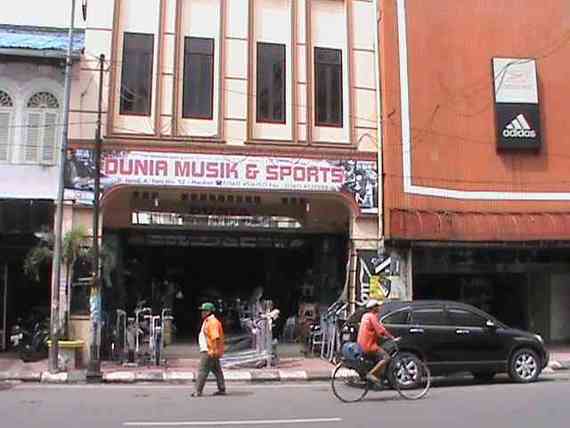 Dunia Musik & Sport