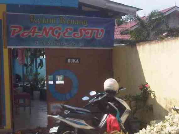 Kolam Renang Pangestu