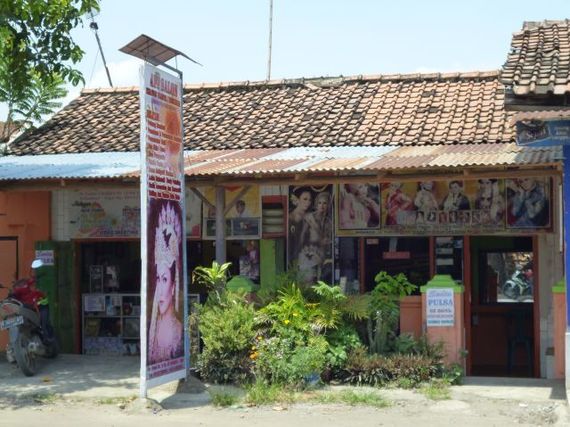 Afi Salon