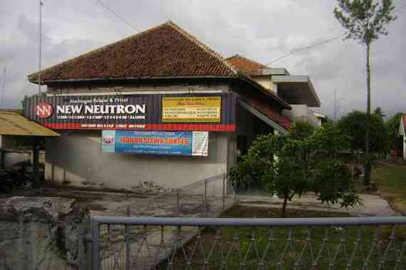Lembaga bimbingan Belajar New Neutron