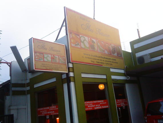 Kue-kue Ibu Hasan - Kebayoran