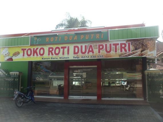 Toko Roti Dua Putri