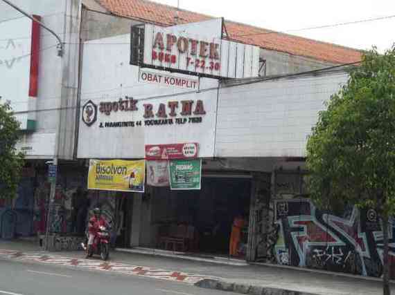 Apotek Ratna