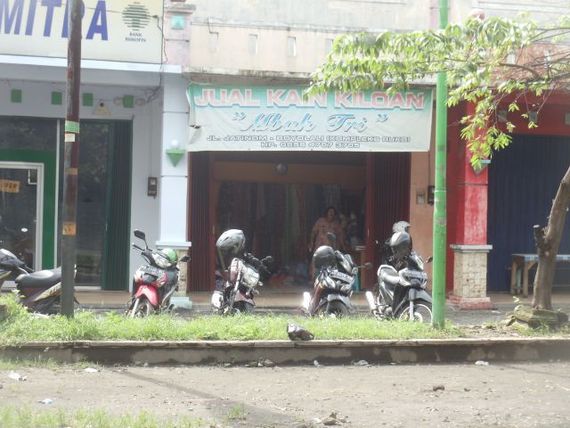 Kain Kiloan Mbak Tri