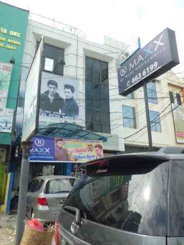 Maxx Salon  