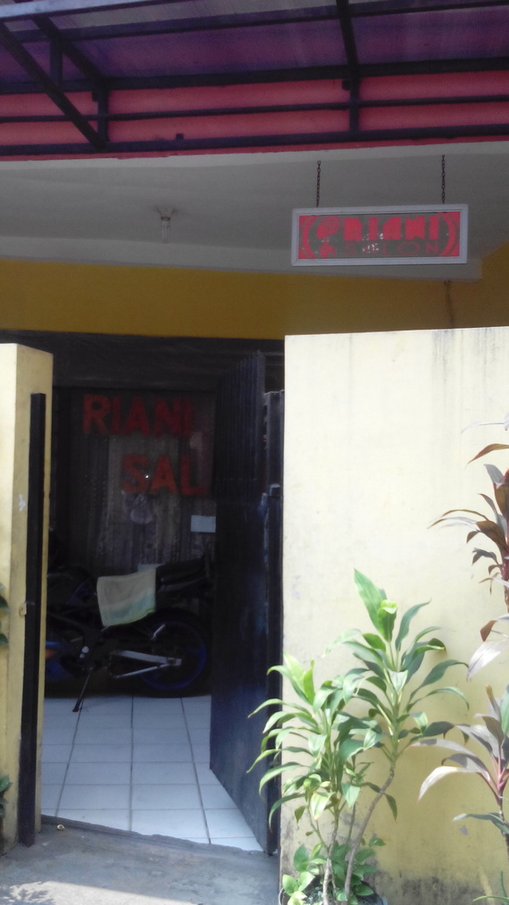Riani Salon