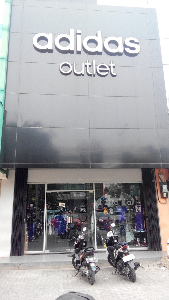 Adidas 2025 outlet jakarta