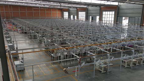 The SPS model demonstrates the flexibility and variations of line management. Combination of the Inner and Outer U to form “one single” sewing line which allows the management to fully utilize all the required work stations.