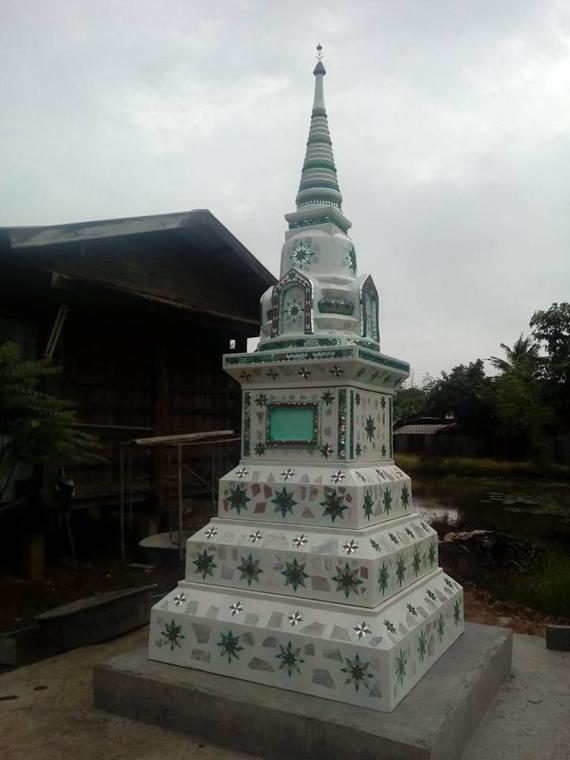 เจดีย์ดอกแซมโม่งใหญ่ตู้สูง