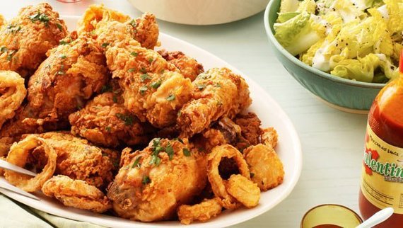 FRIED BONELESS CHICKEN WITH ONION RINGS