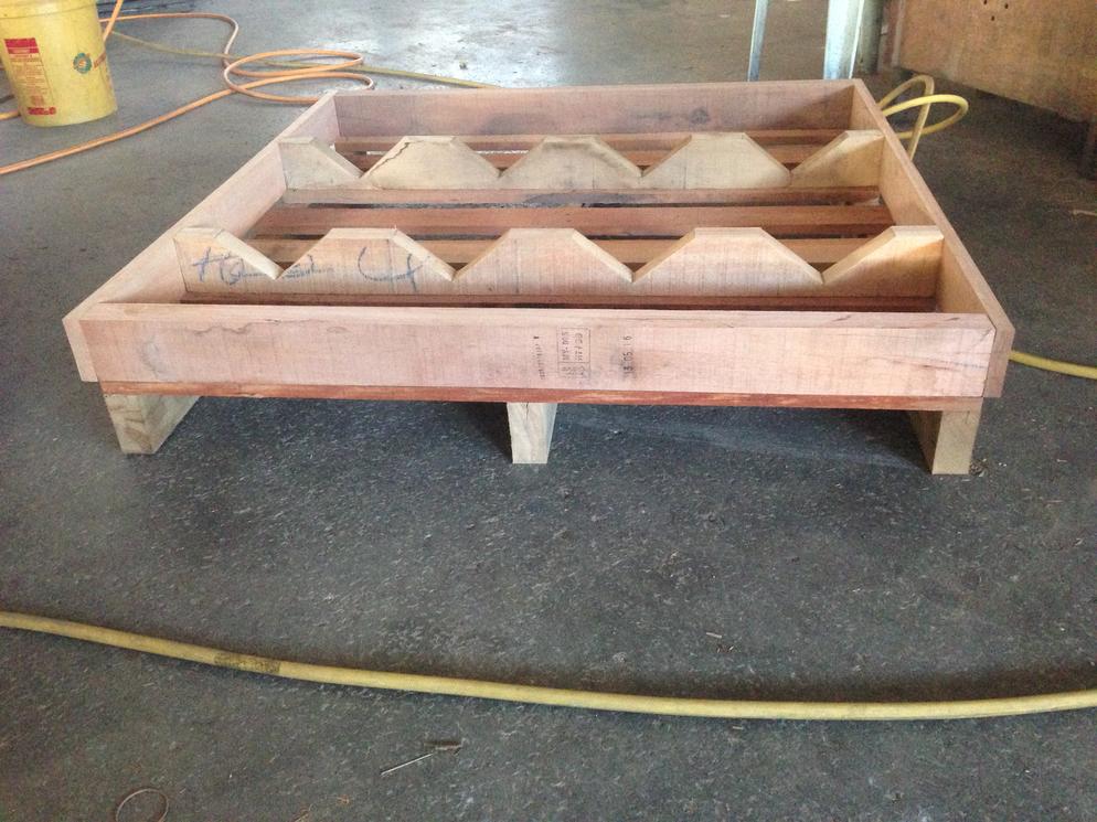 Pallet for cylinder