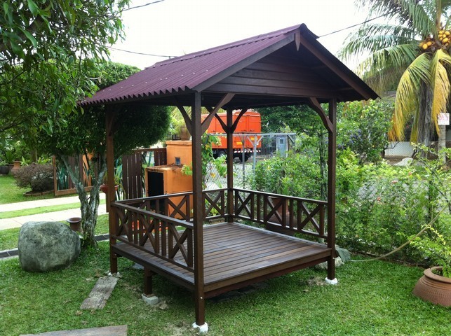 wakaf 6 ft x 6 ft with cross railings
