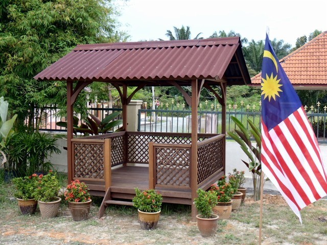 wakaf 6 ft x 6 ft with lattice railings