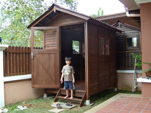play house 5 ft x 6 ft modified from Homer