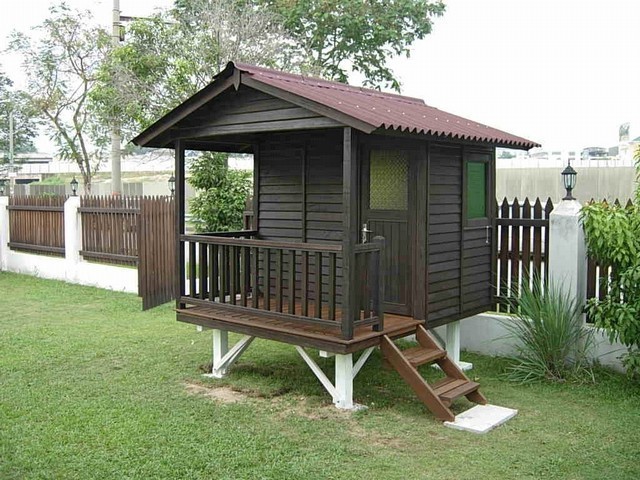 Play house 8 ft x 4 ft with 3 ft verandah