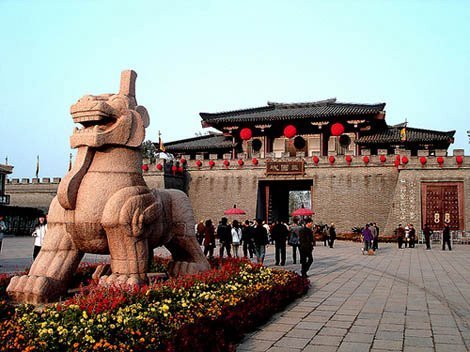 ocated in the southwest suburb of Wuxi City is the Three Kingdoms City, 