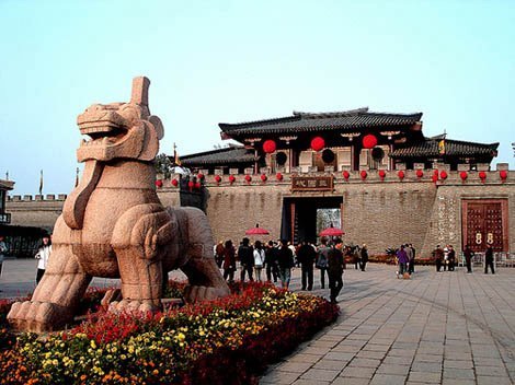 ocated in the southwest suburb of Wuxi City is the Three Kingdoms City, 