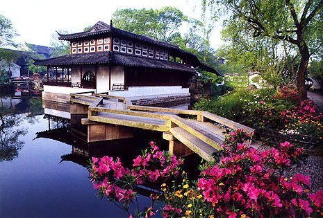 The original garden was built by Lu Jin, prefect of Baoning district, in