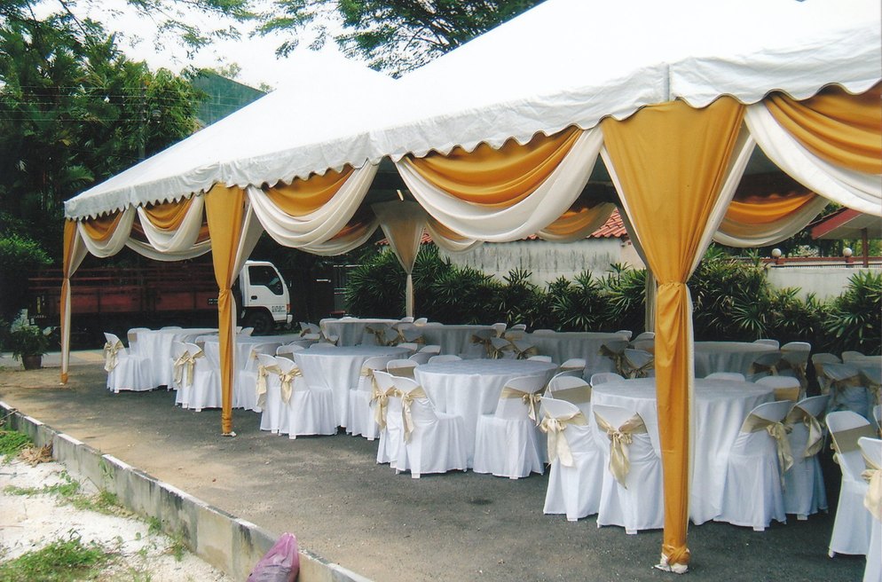 20' x 20' Pyramid Canopy (White) , Scallop (Gold & Beige)