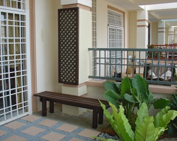 Cosy corner with bench and lattice