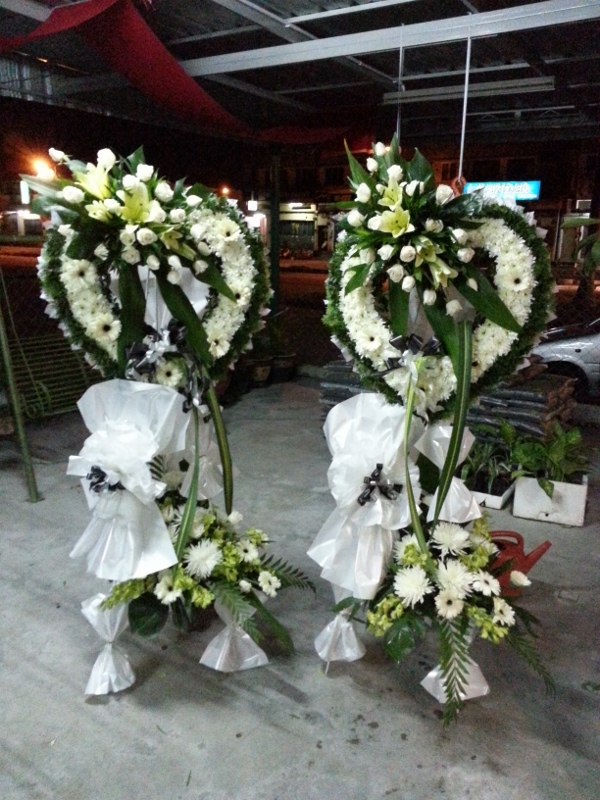 Heart sharp Funeral Stand