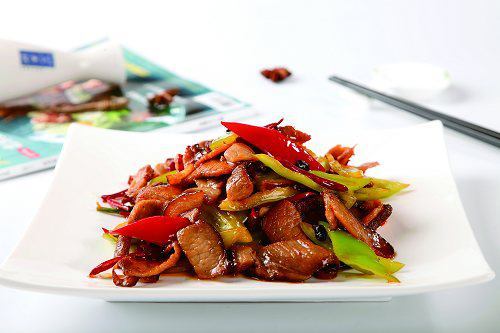 Cook Preserved Pork with Chili Pepper