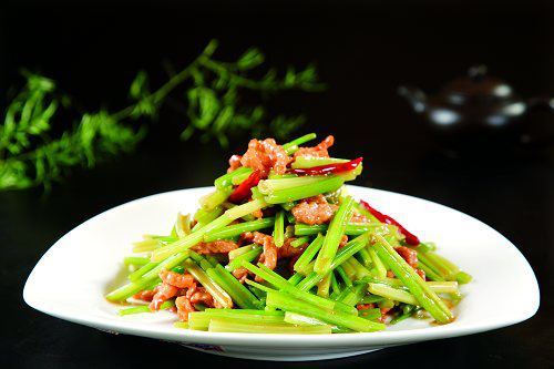Cook Shredded Pork with Celery